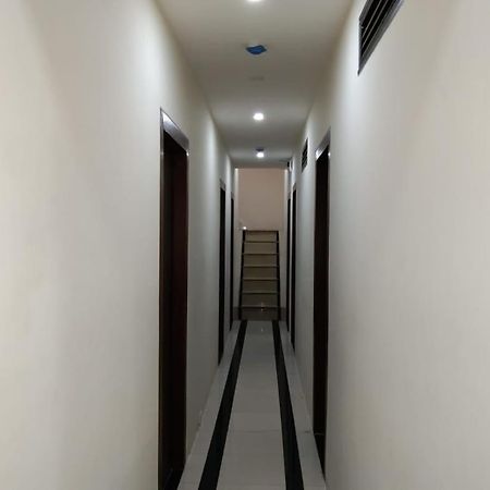 Sadguru Lodge Мумбаи Экстерьер фото