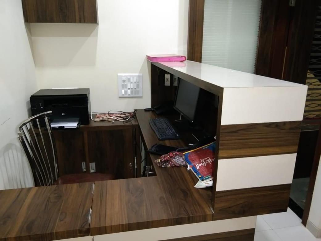 Sadguru Lodge Мумбаи Экстерьер фото